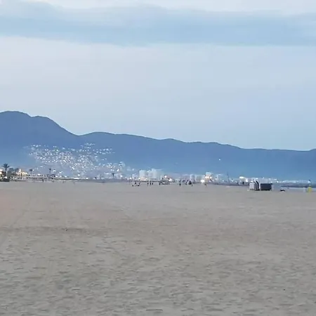 Sur à 100 M De La Empuriabrava